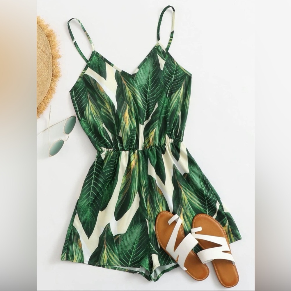 Tropical Leaf Patterned Romper Size M (NWOT)